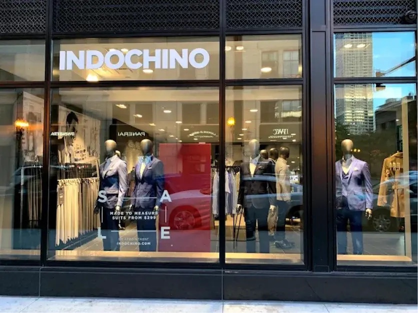 The Indochino storefront in Chicago, with tailored blazers on display in the window.